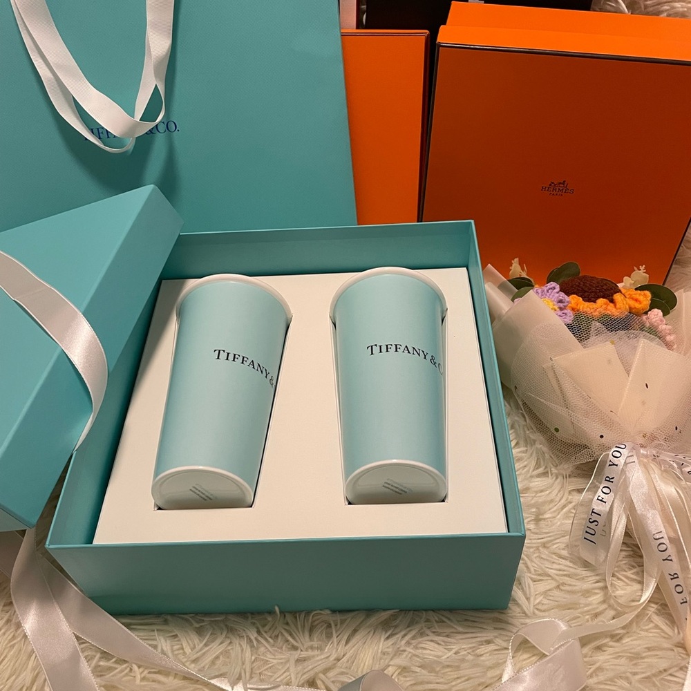 Tiffany Cups Tiffany Large Coffee Cups in Bone China, Set of Two (Free Mystery.. - Picture 2 of 5